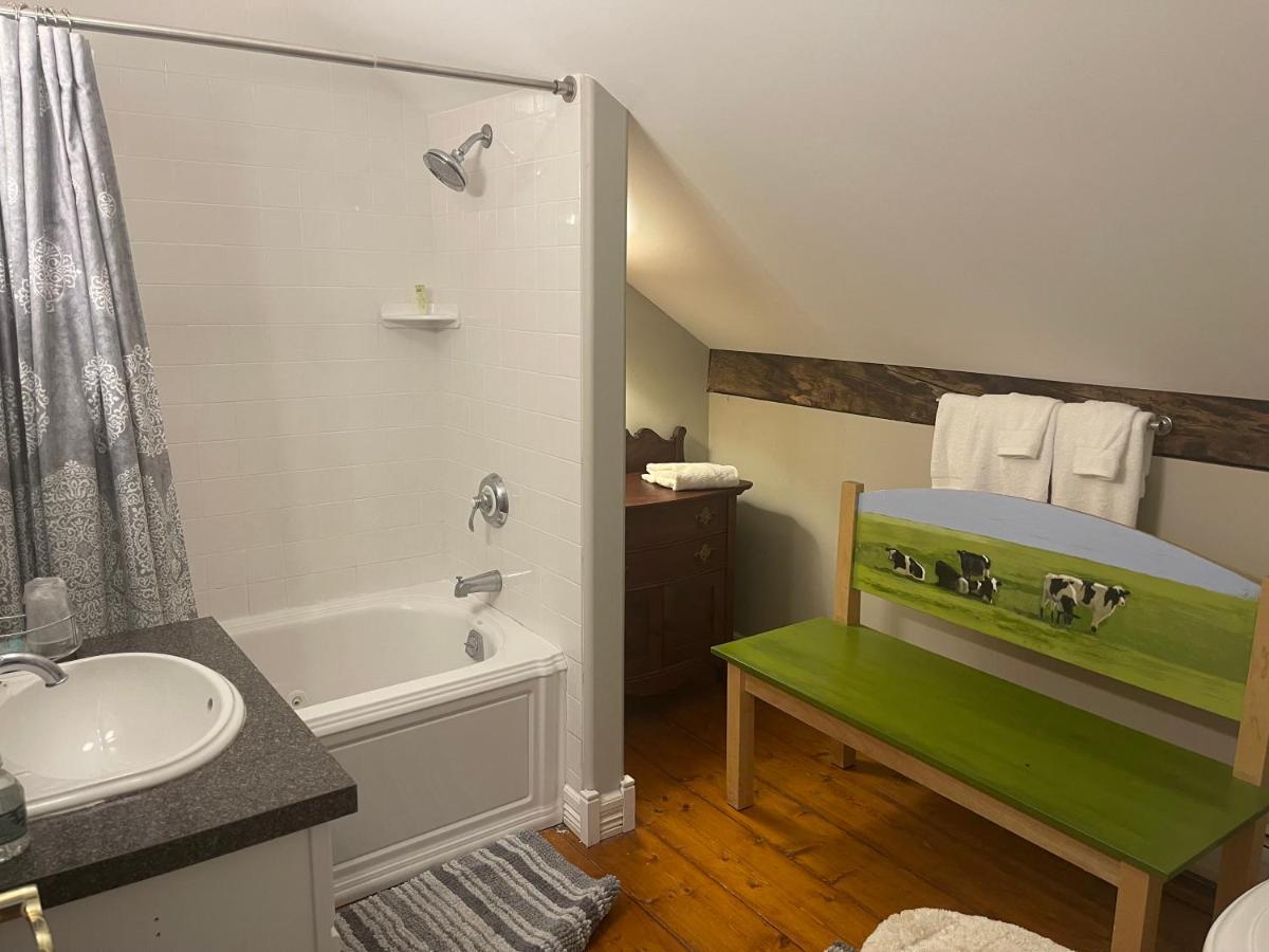 Dodds Brick House Bed & Breakfast North Hero 외부 사진